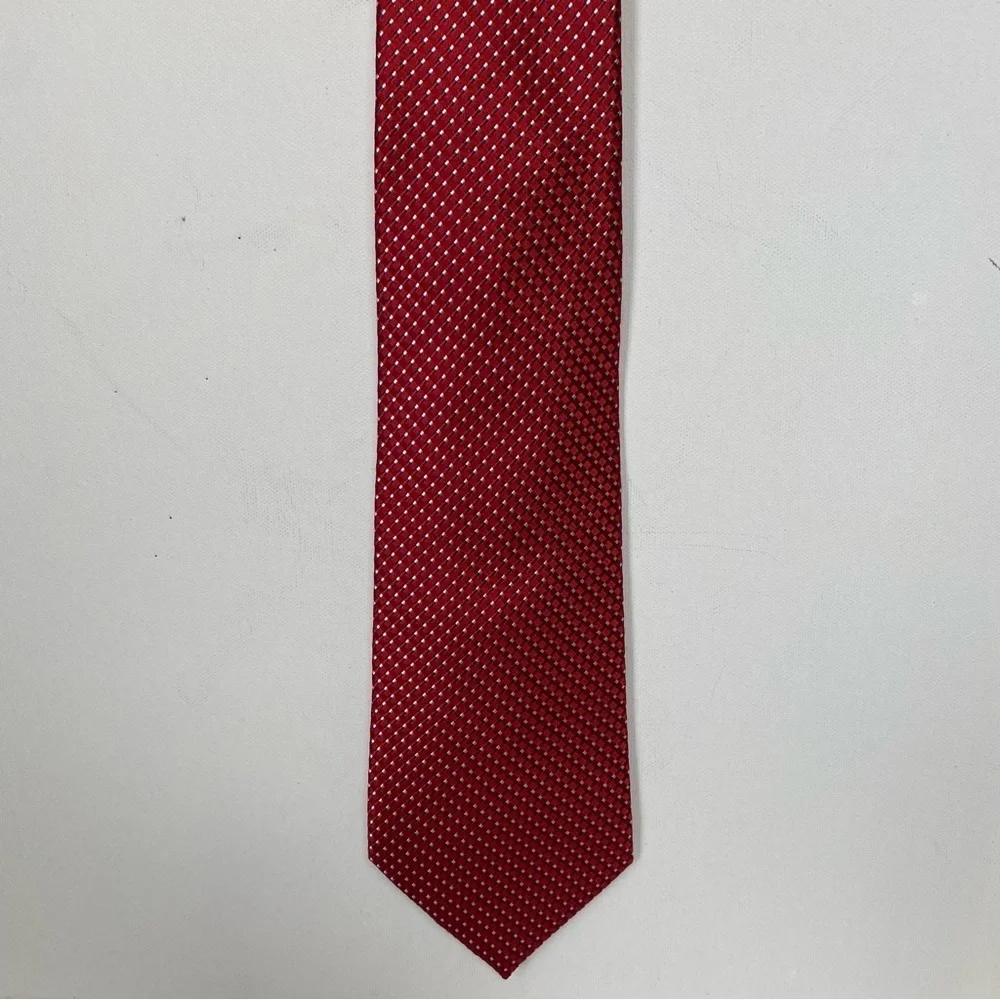 Jones New York Men 100% Silk Red/Dots Necktie. - Picture 3 of 7